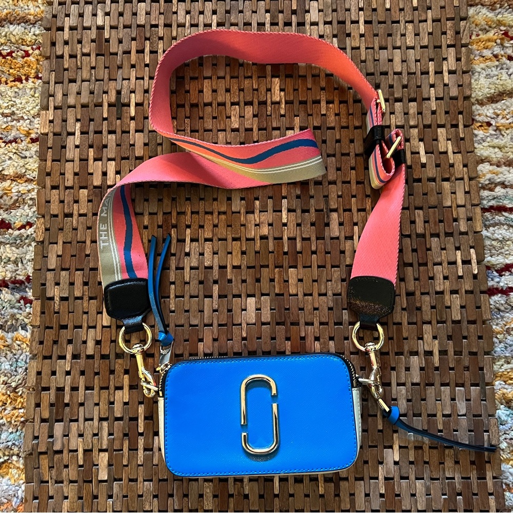 Marc Jacobs Snapshot Crossbody Camera Bag With Adjustable Guitar Strap Pink/Blue